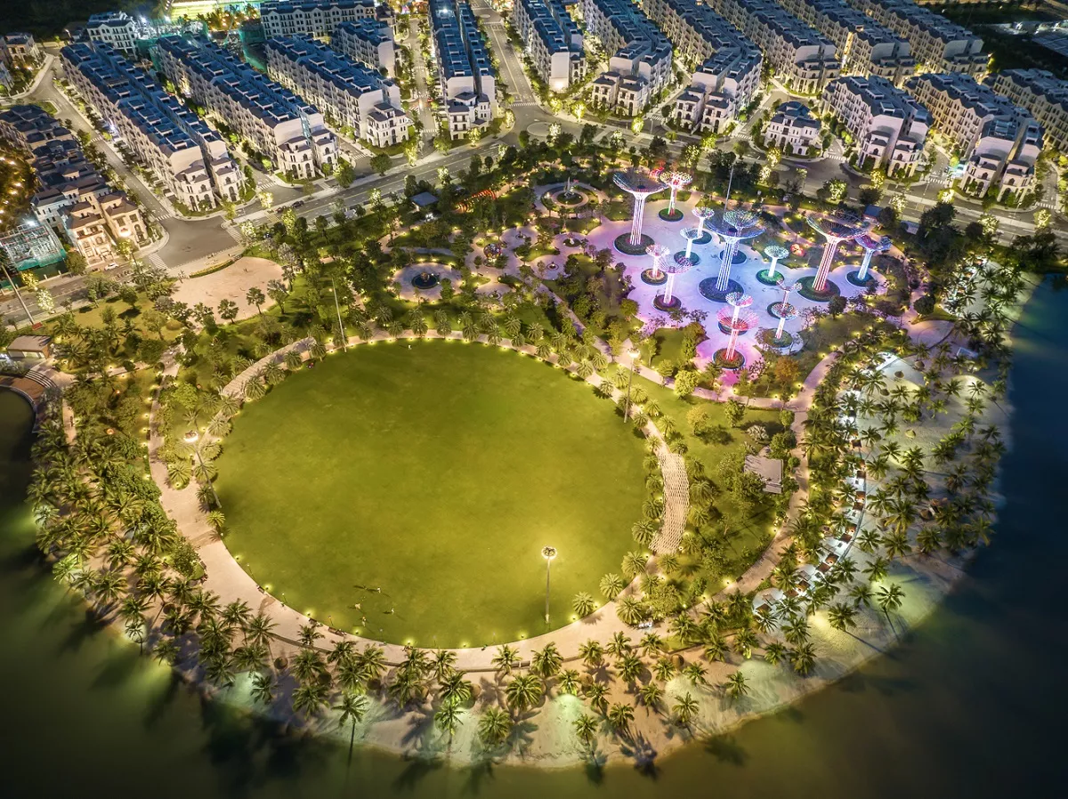 Khu chợ đêm sôi động tại Vinhomes Grand Park